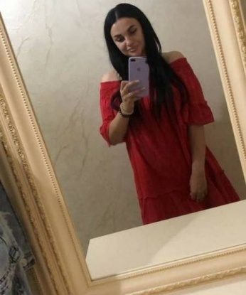 Я предлагаю широкий спектр услуг, от классического секса до фетиша и ролевых игр. Мои возможности безграничны, я люблю экспериментировать и доставлять удовольствие. Мои клиенты всегда остаются довольными и оставляют положительные отзывы. У меня есть много фотографий, чтобы ты мог увидеть, насколько я сексуальна и привлекательна. Живу в Москве, готова встретиться в уютной гостинице или у тебя дома. Встреча со мной обещает быть страстной и незабываемой. Давай воплотим твои фантазии в реальность! 😏💋 Оля